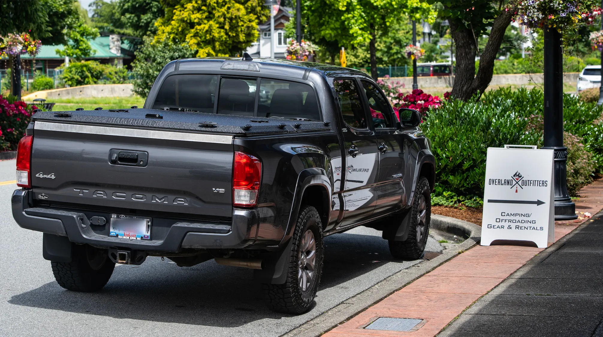 DiamondBack 2016-2023 Toyota Tacoma HD Tonneau Cover