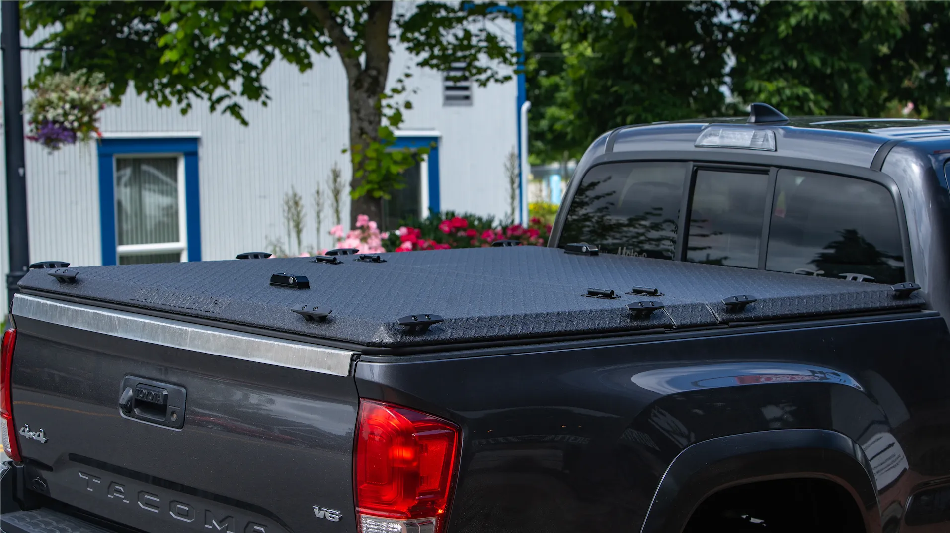 DiamondBack 2016-2023 Toyota Tacoma HD Tonneau Cover